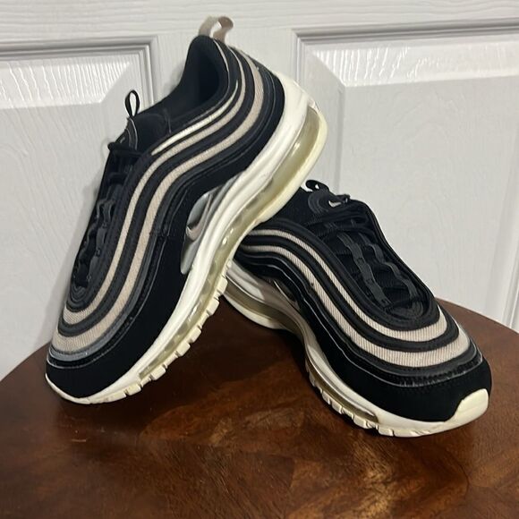 🔥🔥 NIKE AIR MAX 97 Running Shoes - Black/White - Women Sz 7 - EXCELLENT - Picture 4 of 15